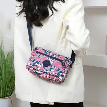 2023 Нова мода найлонова чанта през рамо с принтом, женствена чанта през рамо за почивка, чанта-месинджър голям капацитет, пътна чанта за мобилен телефон